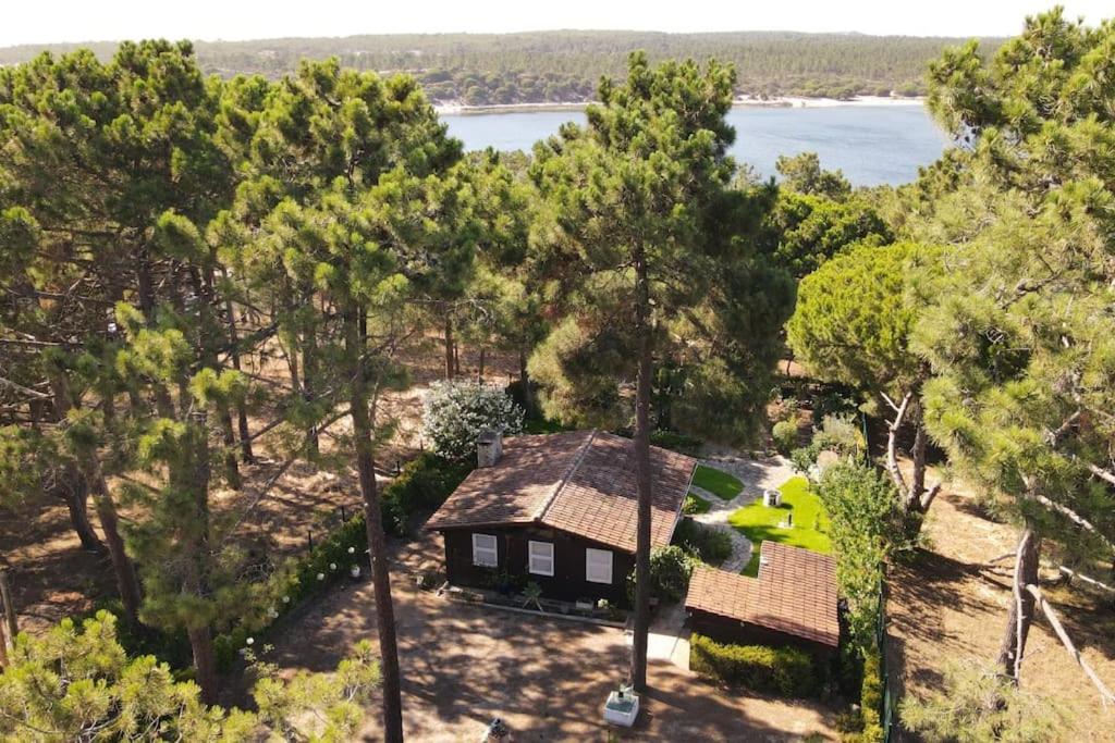 Casa da Lagoa - House by the Lagoon with Direct Access to the Beach