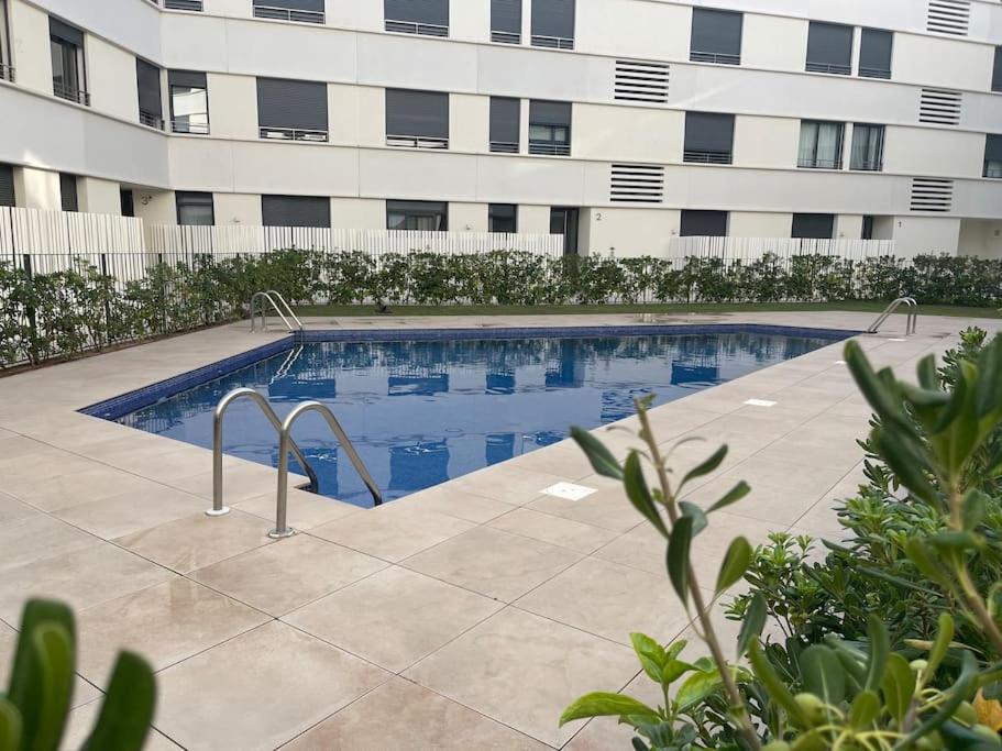 Apartment by the beach with pool and private parking