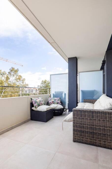 Apartment by the beach with pool and private parking