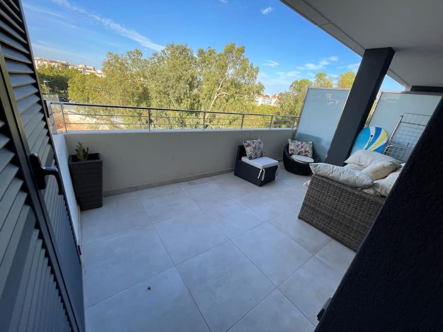 Apartment by the beach with pool and private parking
