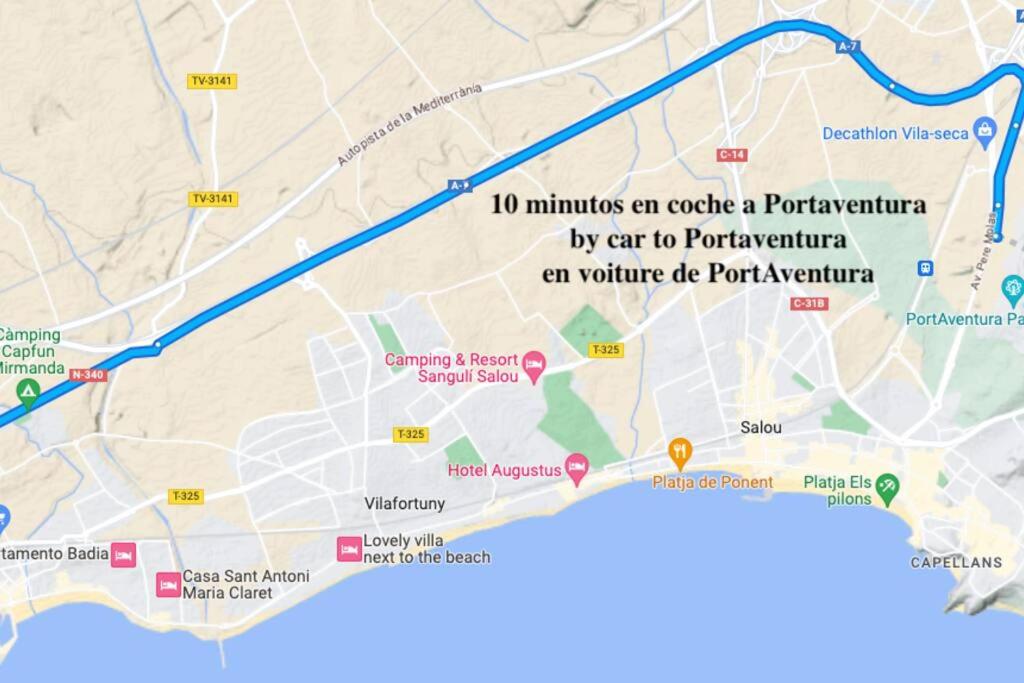 Apartment by the beach with pool and private parking