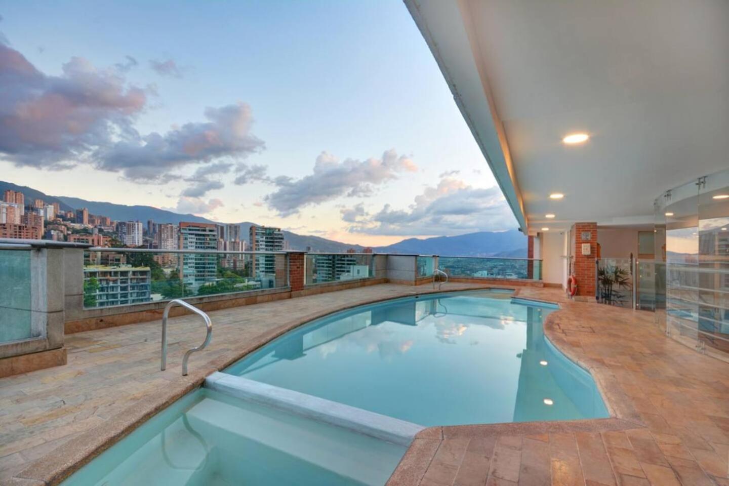 Amazing Luxury 1 Bedroom Gym & Pool Provenza 704