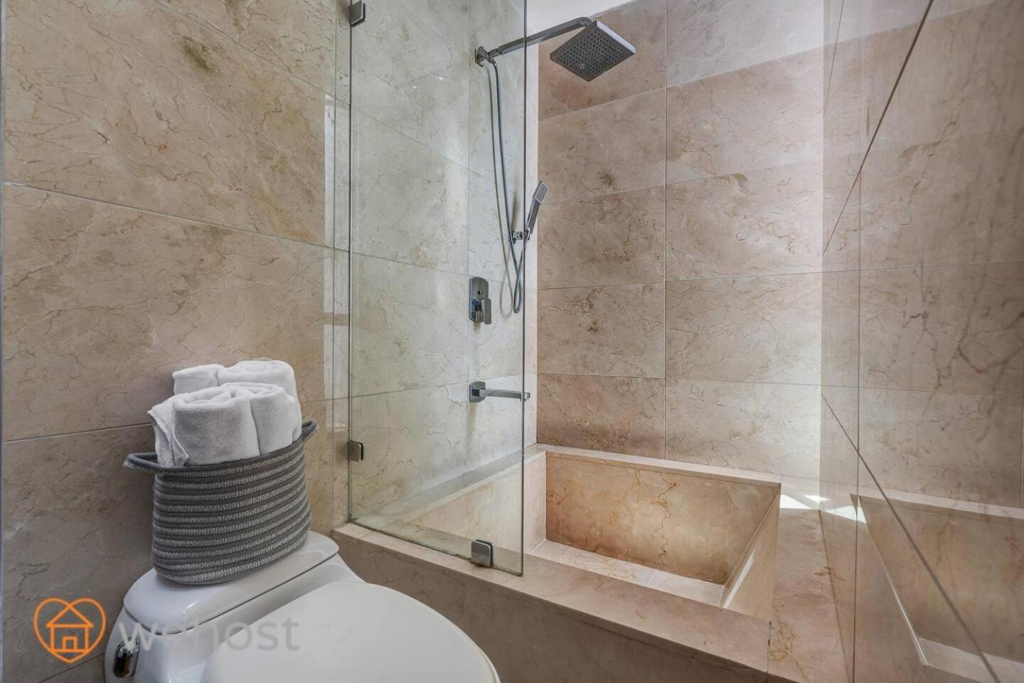 Amazing Luxury 1 Bedroom Gym & Pool Provenza 704