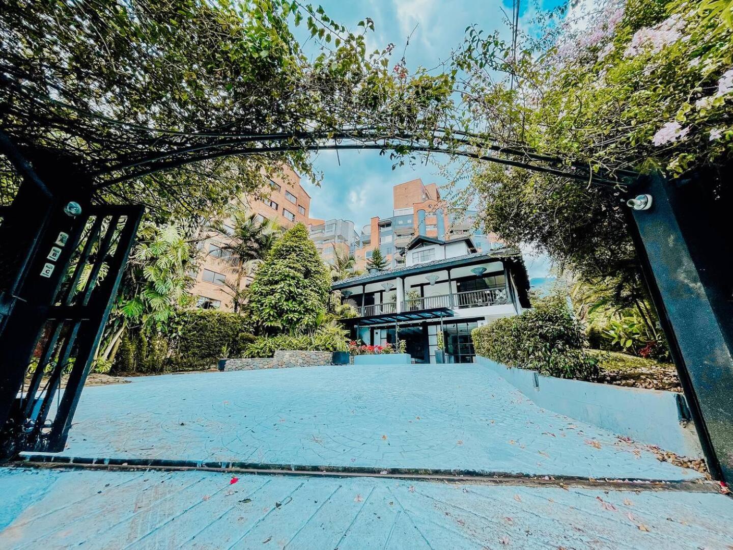 Japandi Buda Loft Close To Parque Lleras
