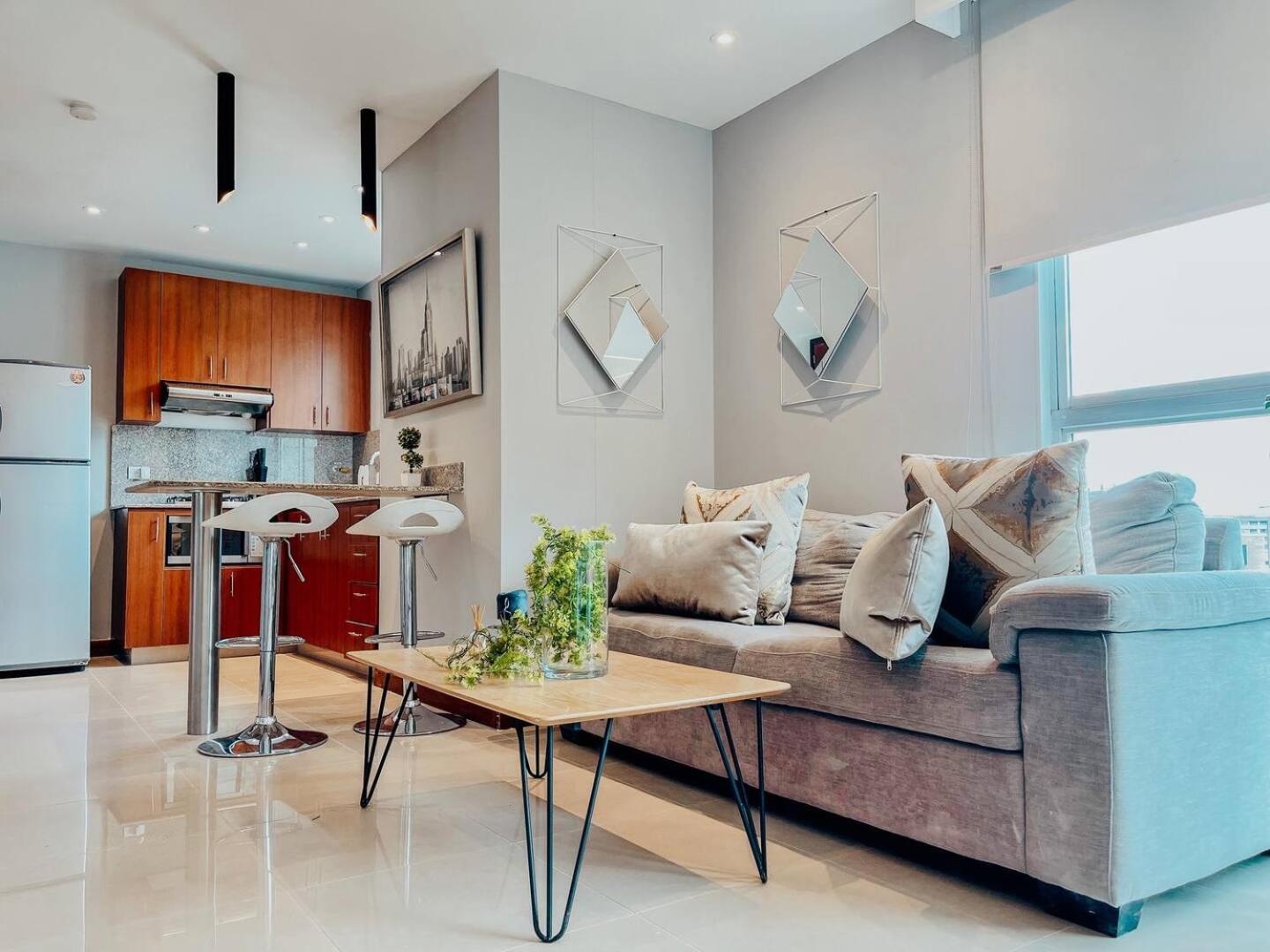 High Floor 1 Bedroom With Pool Gym Provenza 1103