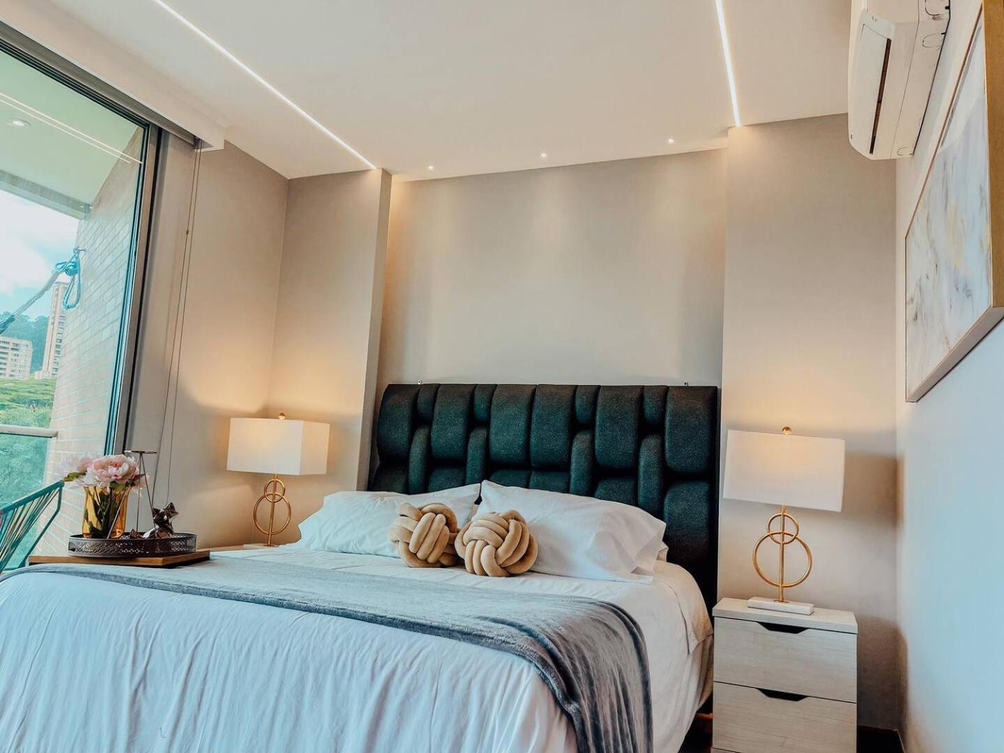 High Floor 1 Bedroom With Pool Gym Provenza 1103