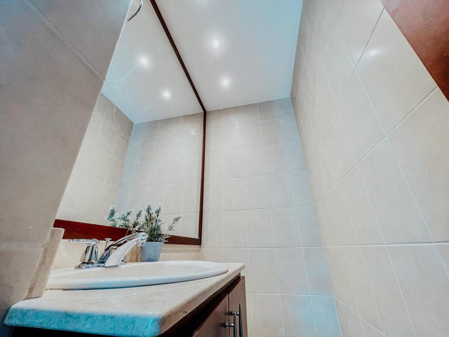 High Floor 1 Bedroom With Pool Gym Provenza 1103