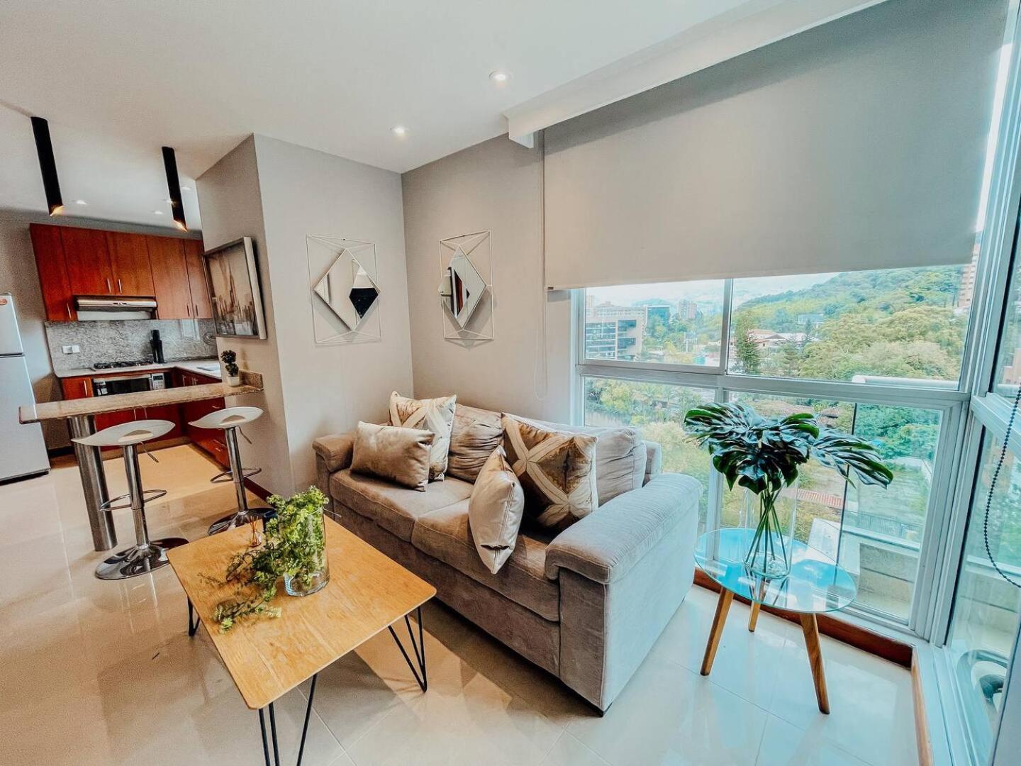 High Floor 1 Bedroom With Pool Gym Provenza 1103