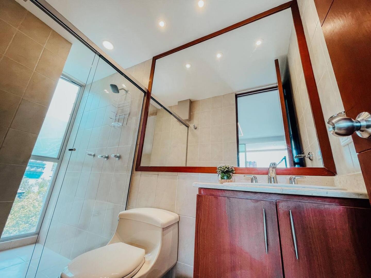 High Floor 1 Bedroom With Pool Gym Provenza 1103