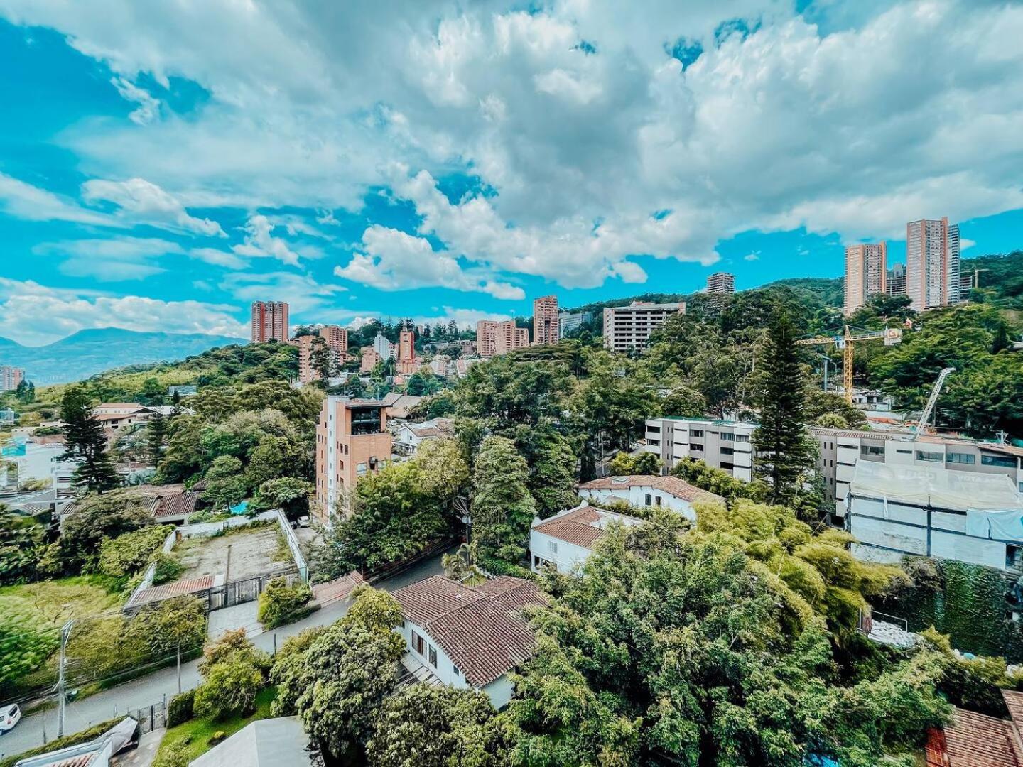 High Floor 1 Bedroom With Pool Gym Provenza 1103