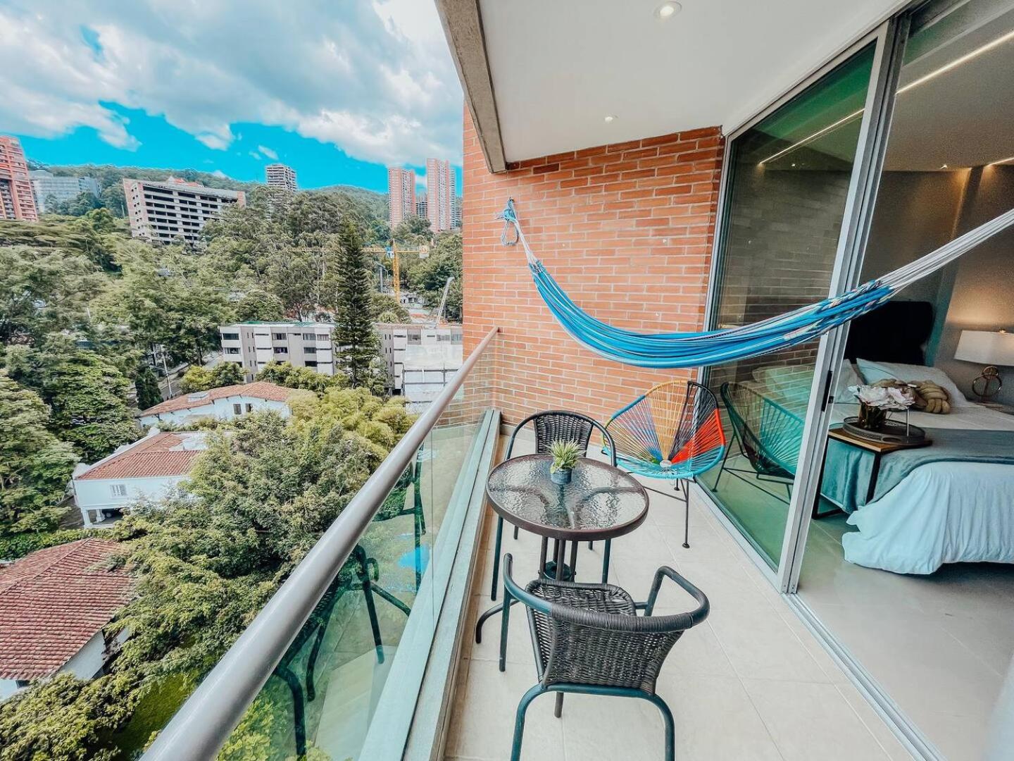 High Floor 1 Bedroom With Pool Gym Provenza 1103