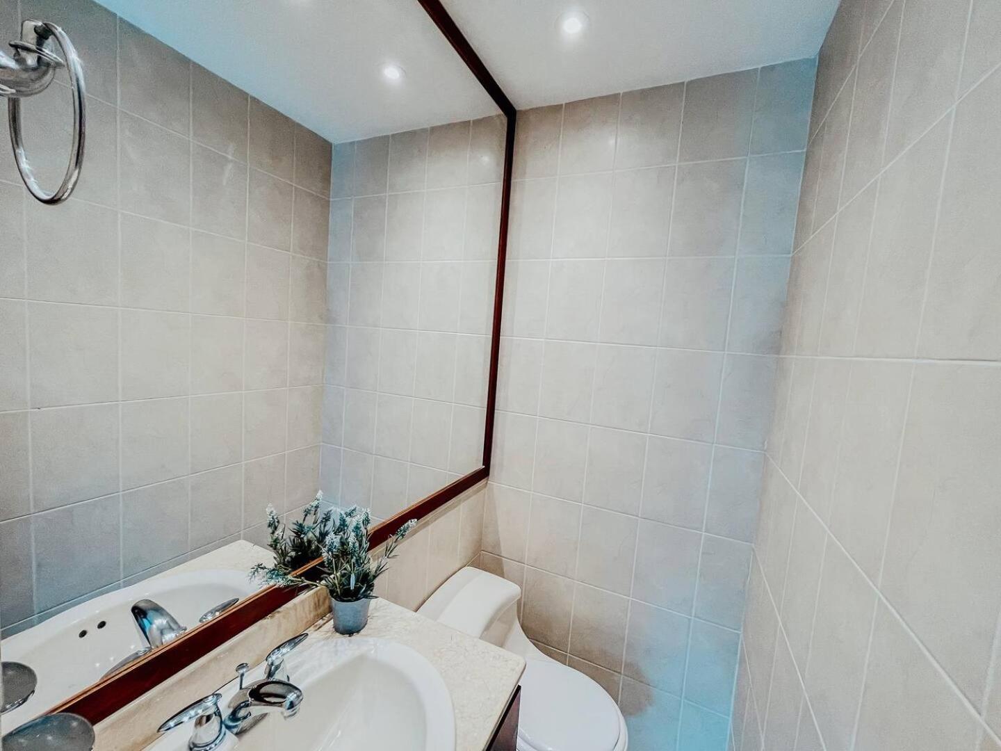 High Floor 1 Bedroom With Pool Gym Provenza 1103