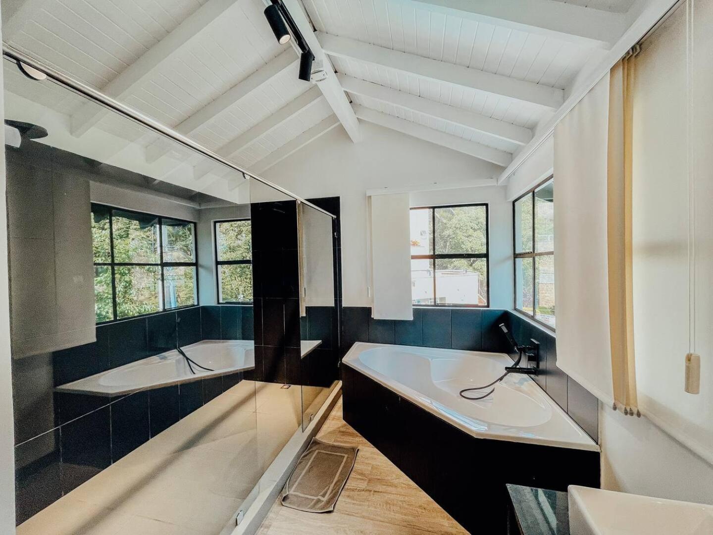 Japandi Style House 3 Bedroom & Bathtub