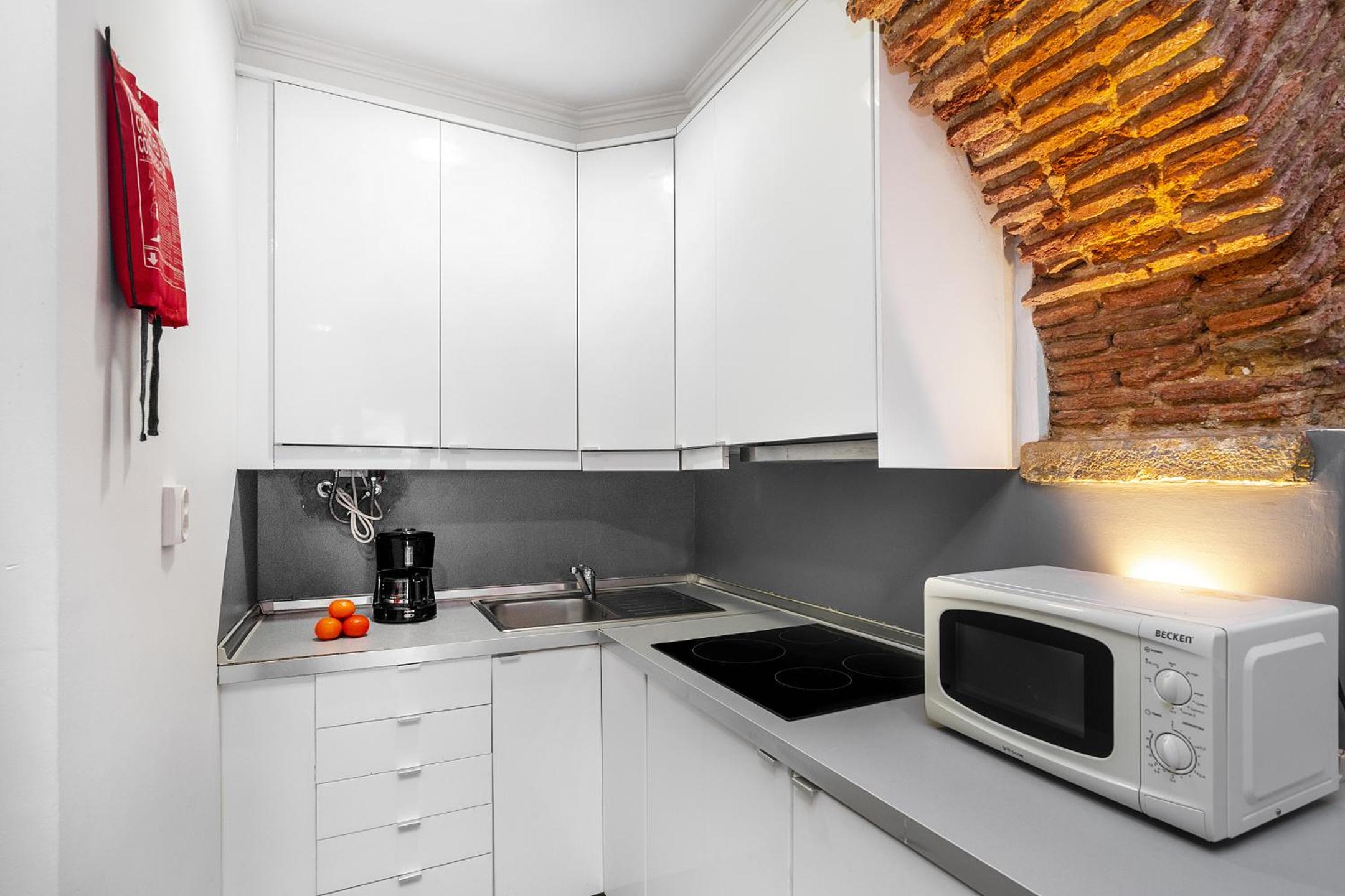 WHome Cozy Alfama Haven: Perfect for Exploring Lisbon view 4