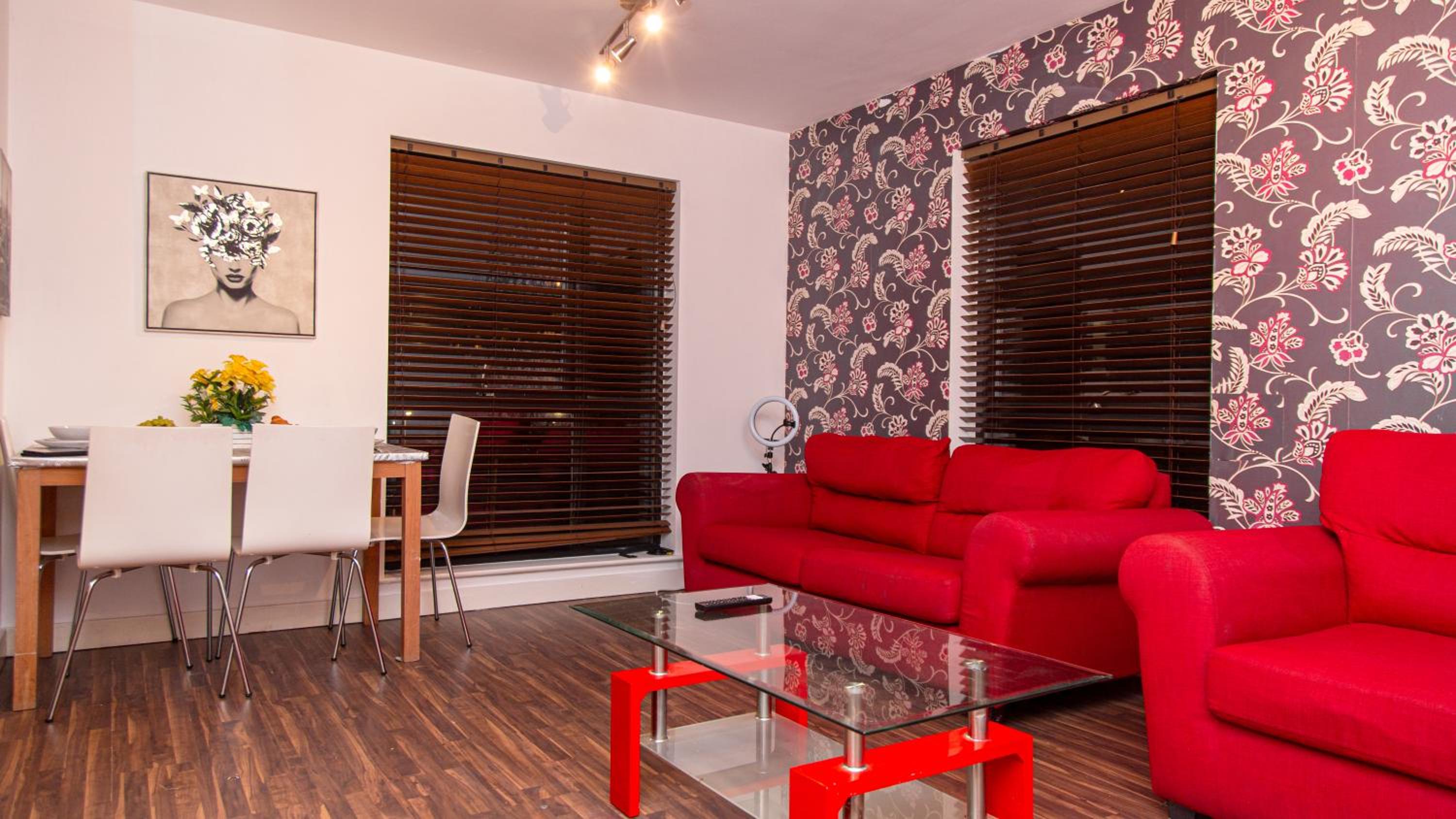 Luxury 3 King Bed Apartment Quayside view 5