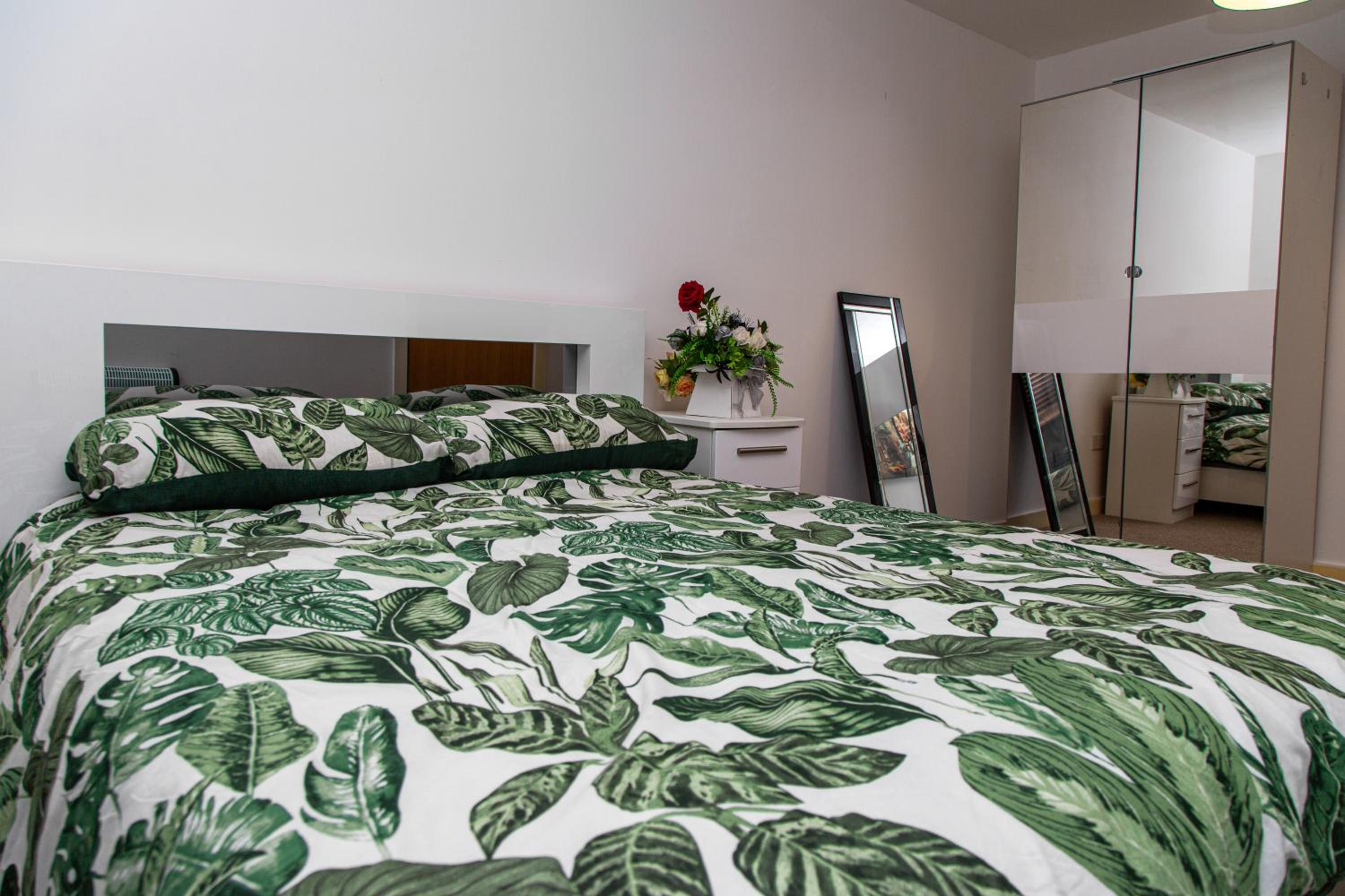 Luxury 3 King Bed Apartment Quayside view 3