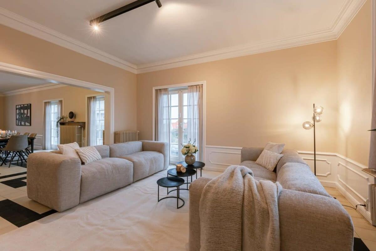 Luxe 5-Bedroom Villa with Panoramic Views