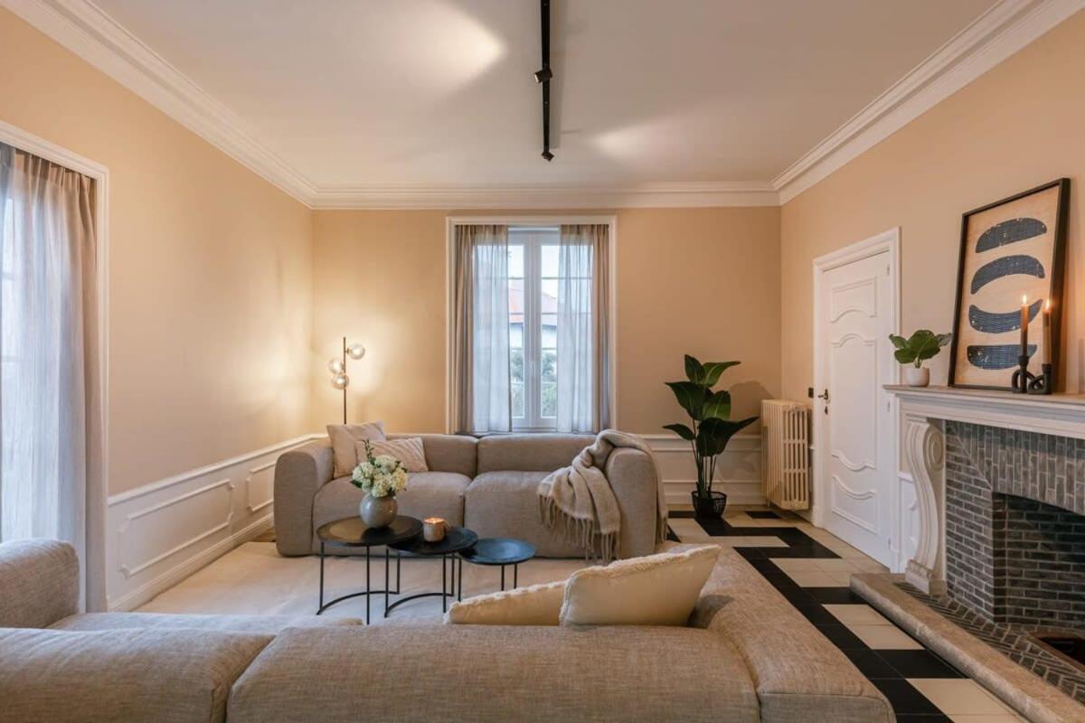 Luxe 5-Bedroom Villa with Panoramic Views