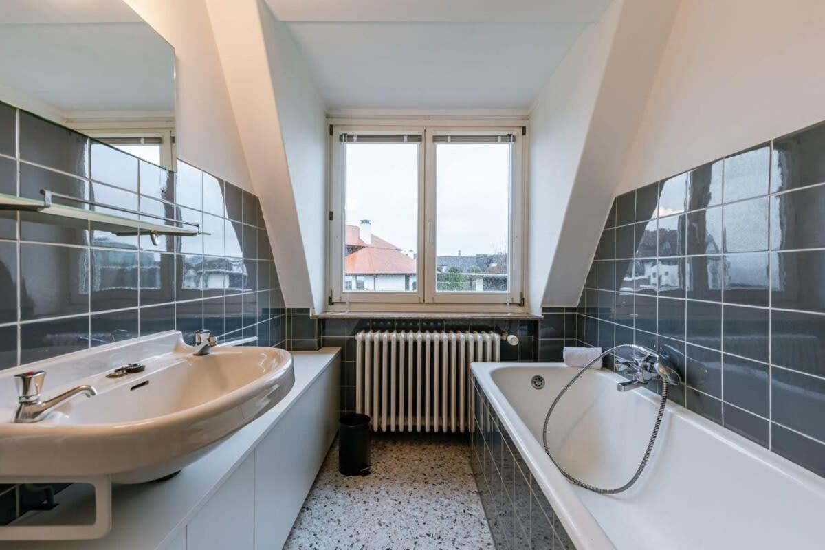 Luxe 5-Bedroom Villa with Panoramic Views
