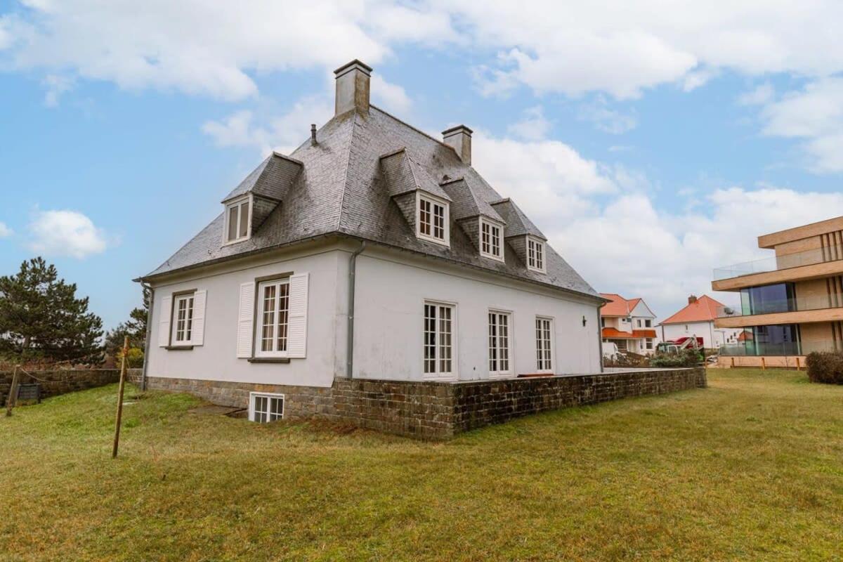 Luxe 5-Bedroom Villa with Panoramic Views