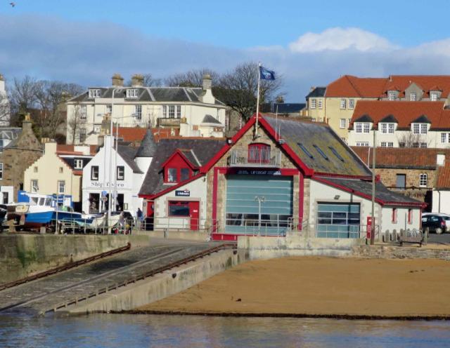 Kinneuchar Cottage - by Elie, Dog Friendly.