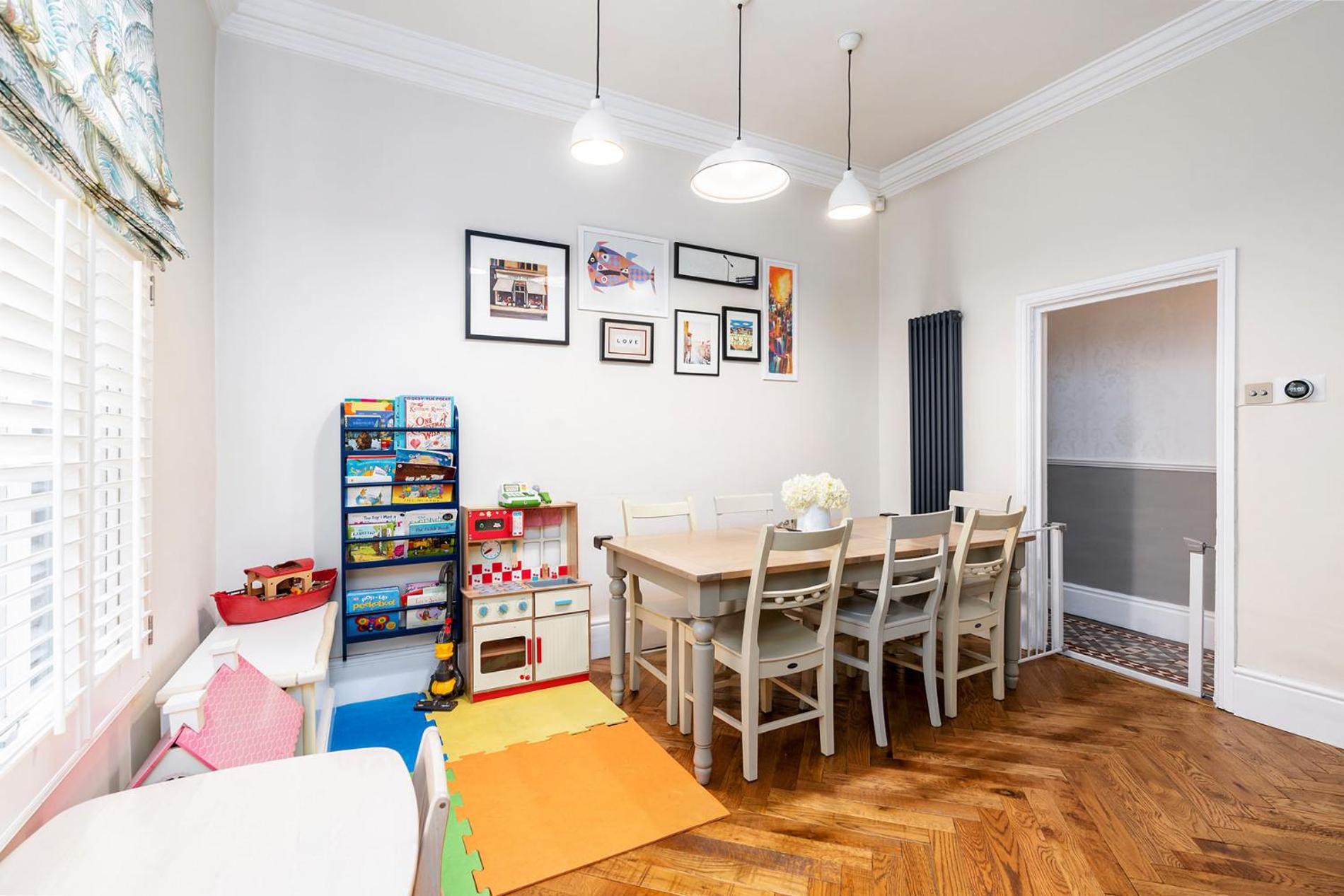 Luxury Victorian Town House - with parking. view 5