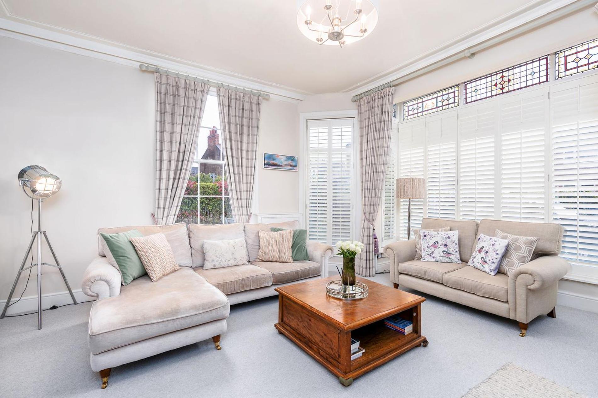 Luxury Victorian Town House - with parking. view 2