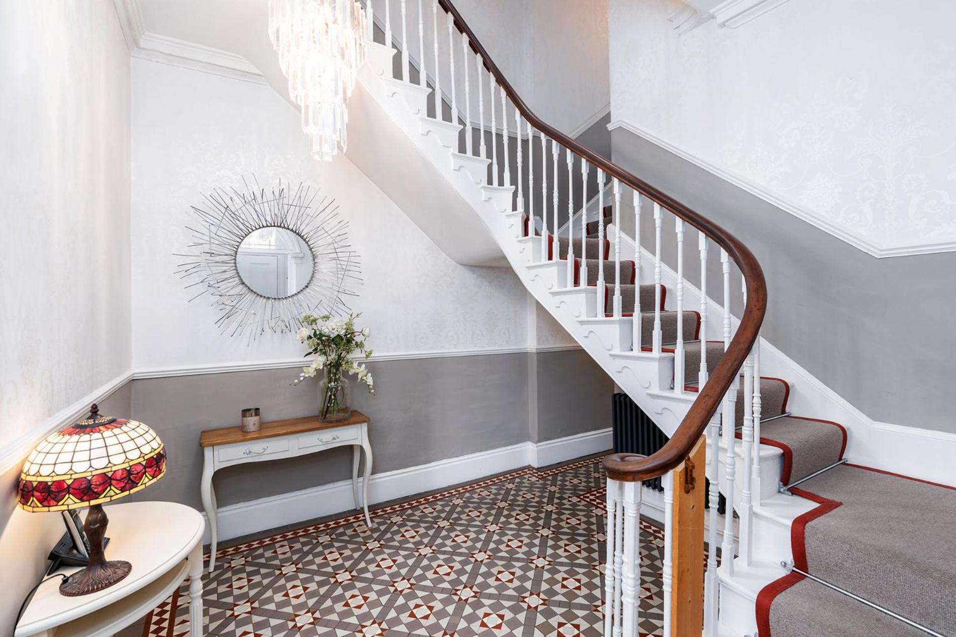 Luxury Victorian Town House - with parking. view 3