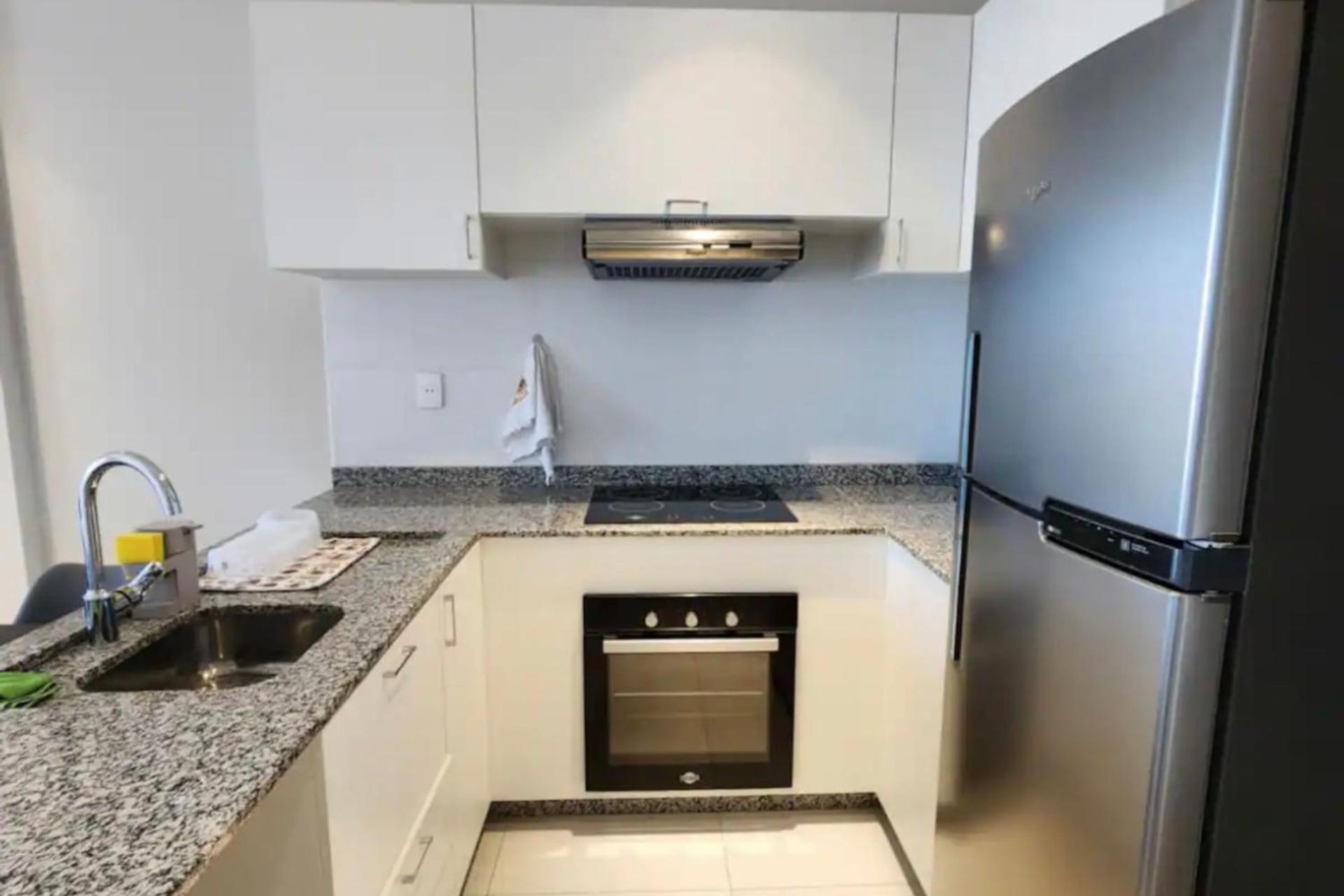 Apartament central with river views, pool and garage