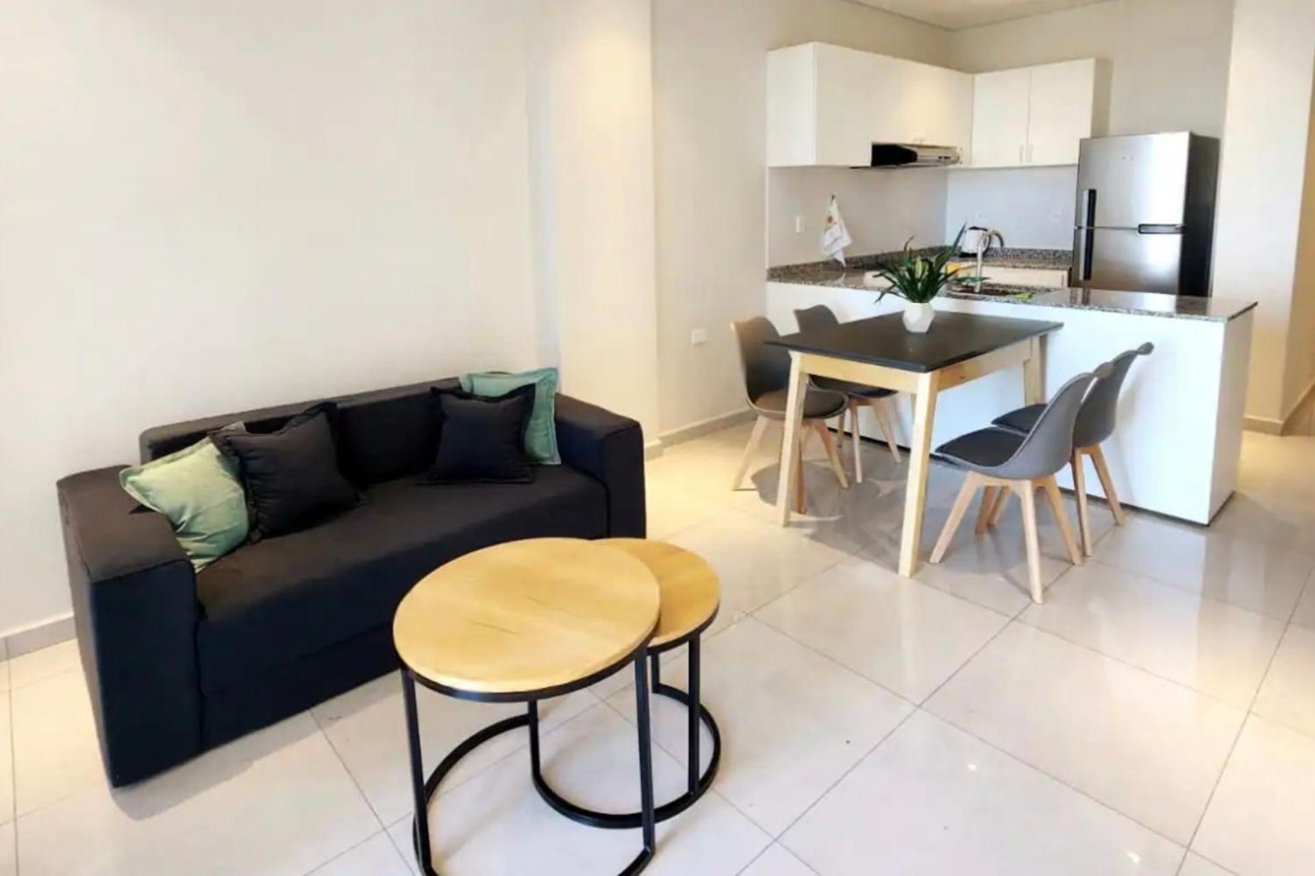 Apartament central with river views, pool and garage