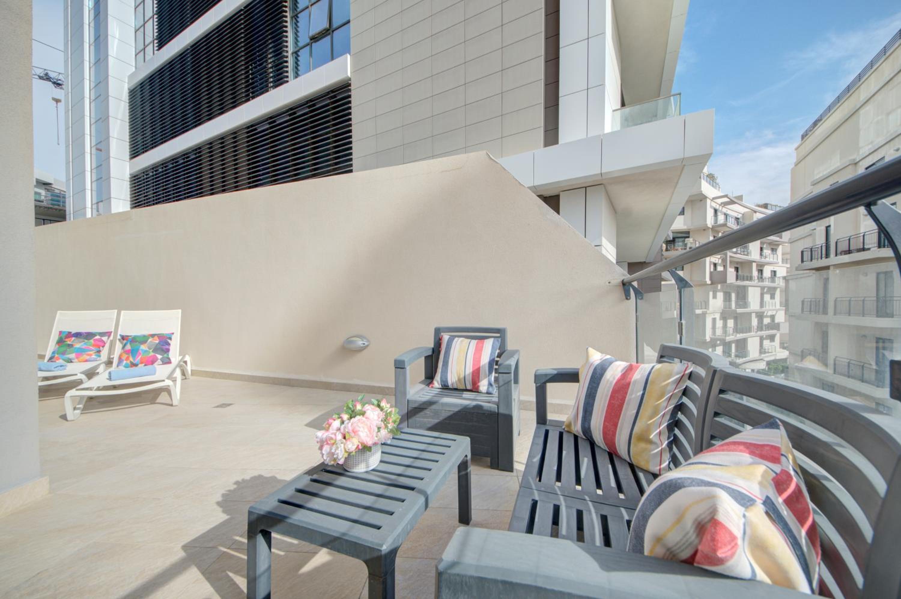 The Chic & Fabulous St Julians Apts with terraces photo 5