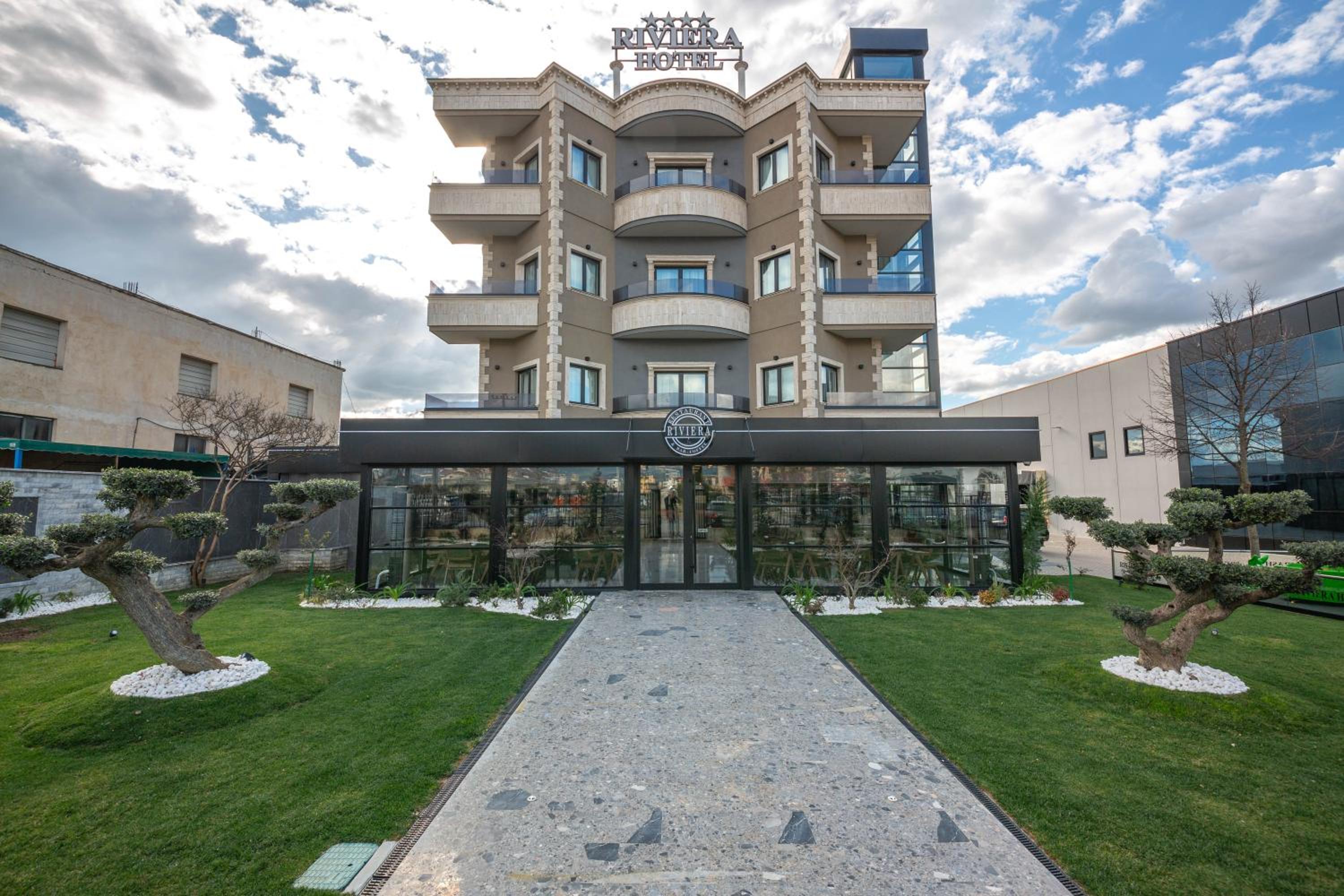 Hotel Riviera - Image 1