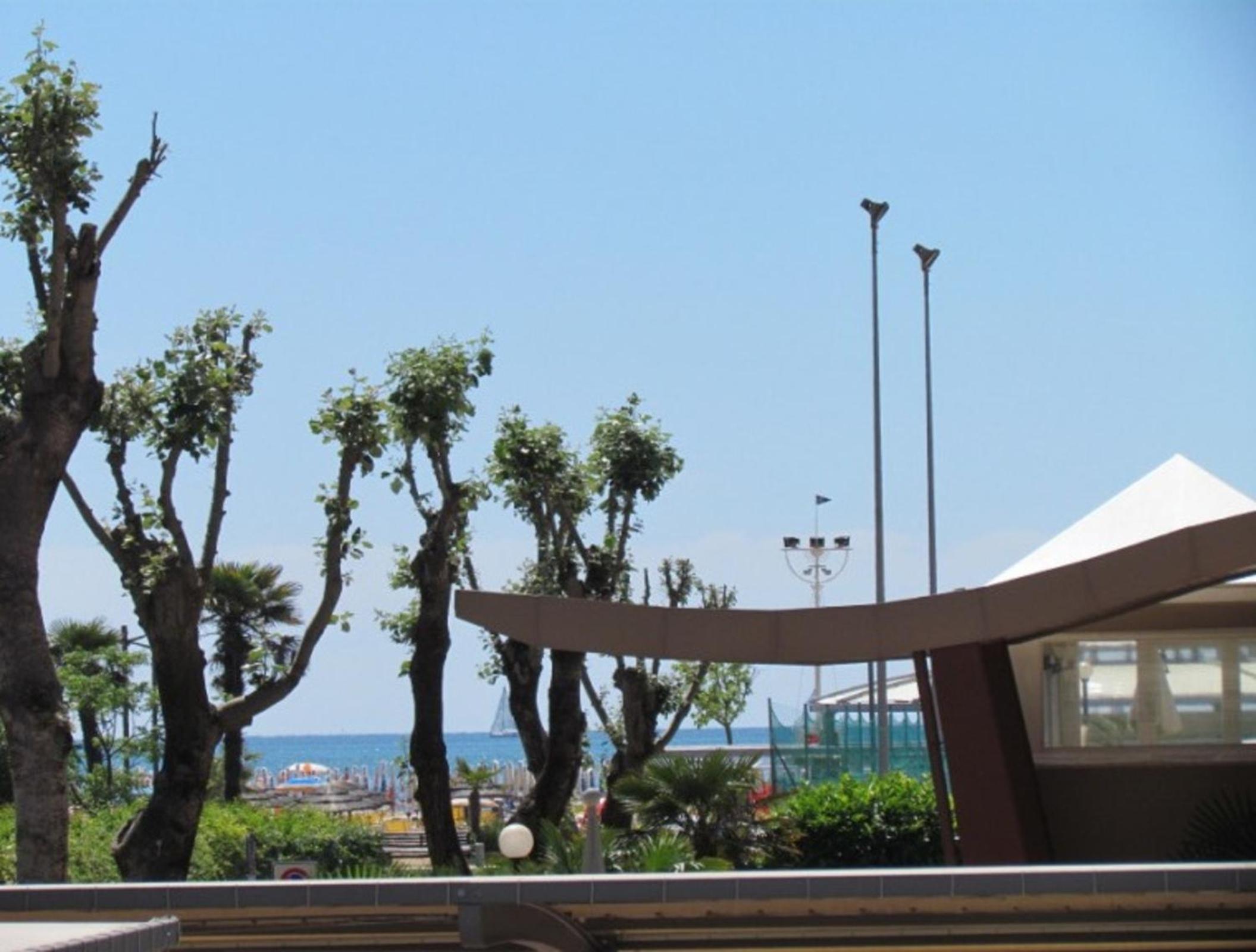 Space and comfort with private beach place view 5
