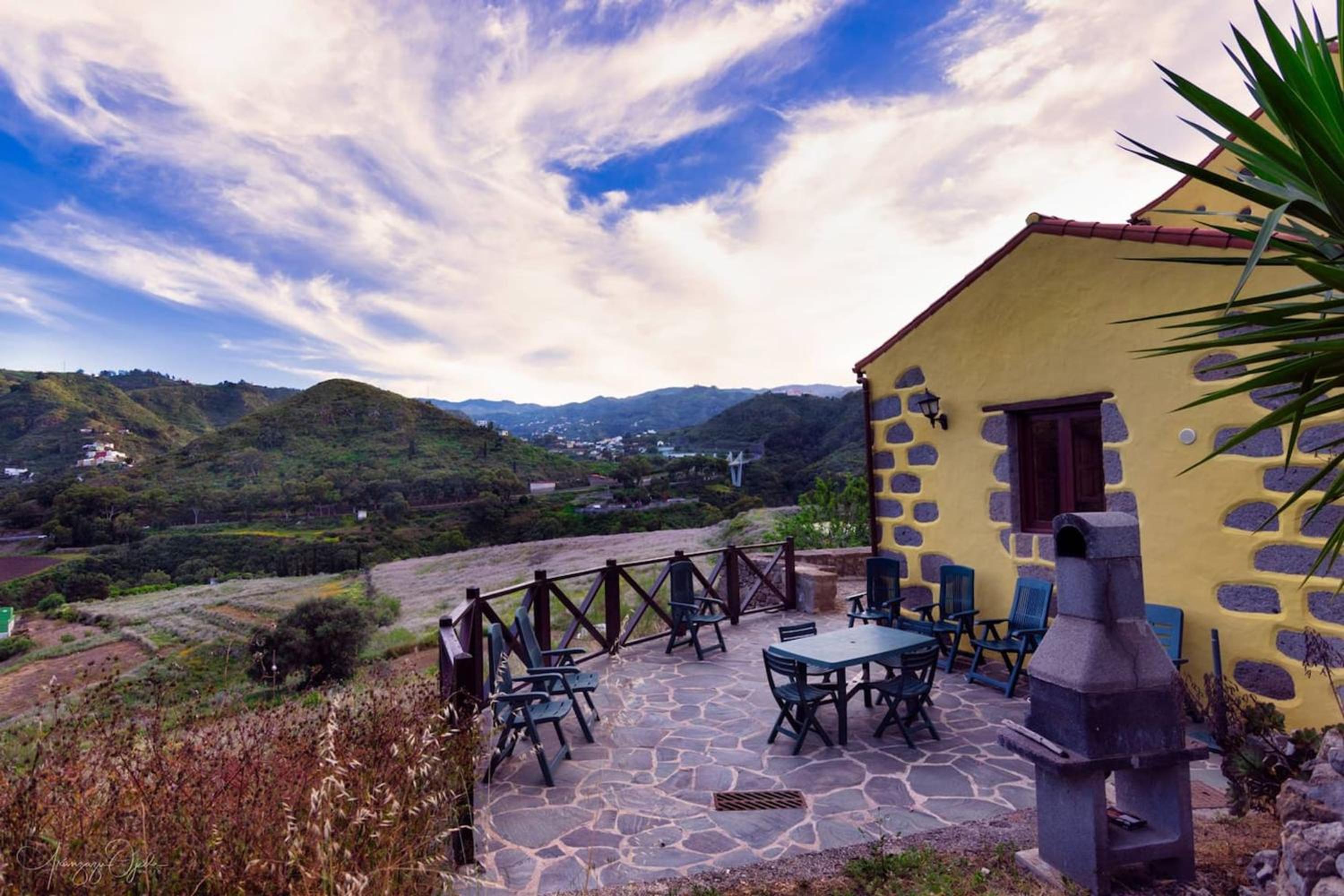 Charming house in La Pena with terrace and air conditioning