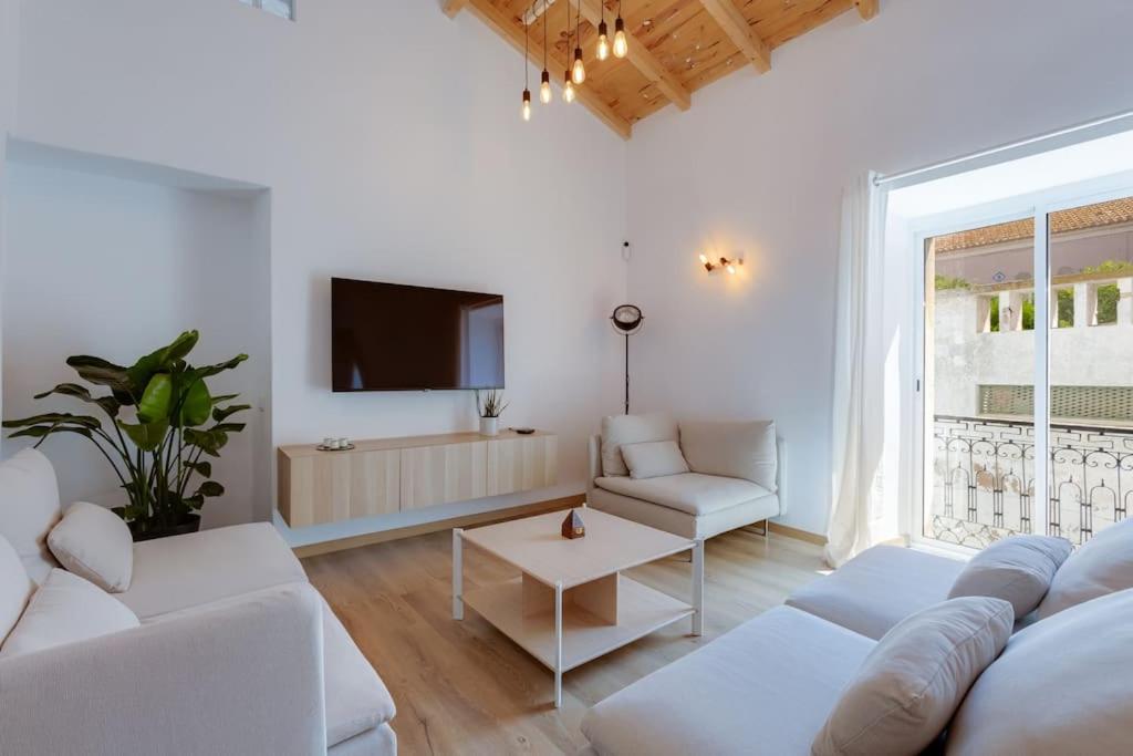 Renovated historic ~Large & Cozy ~Casa Nespereira view 5
