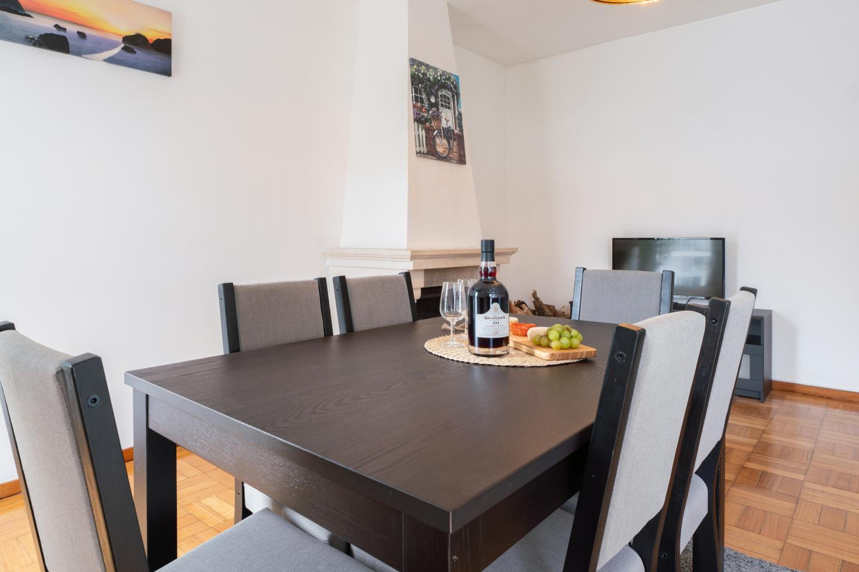 Host Wise - Spacious Sunny House with terrace & BBQ view 3