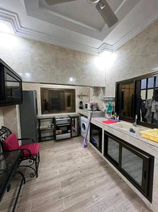Élégante villa avec cour privée view 4