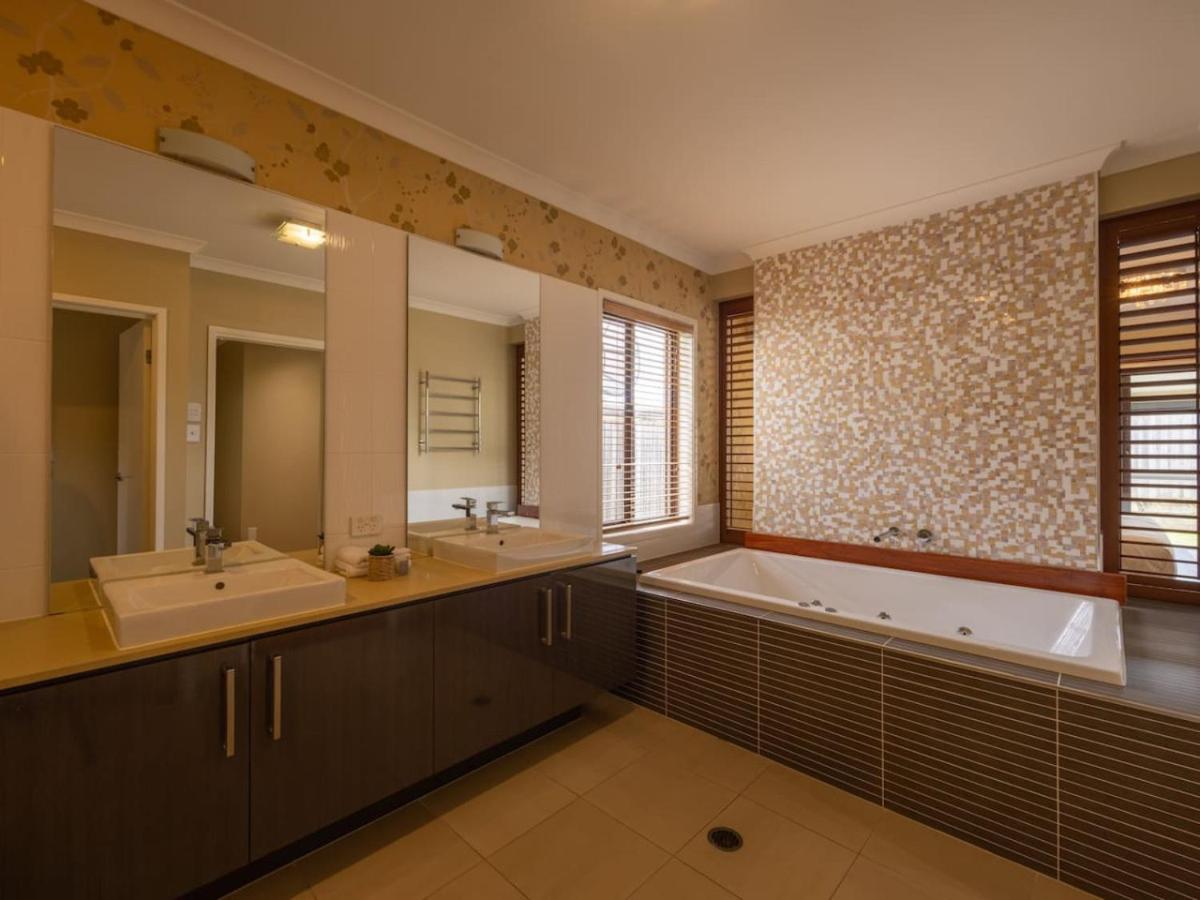 Stylish 2BR House for a Memorable Stay Stretton