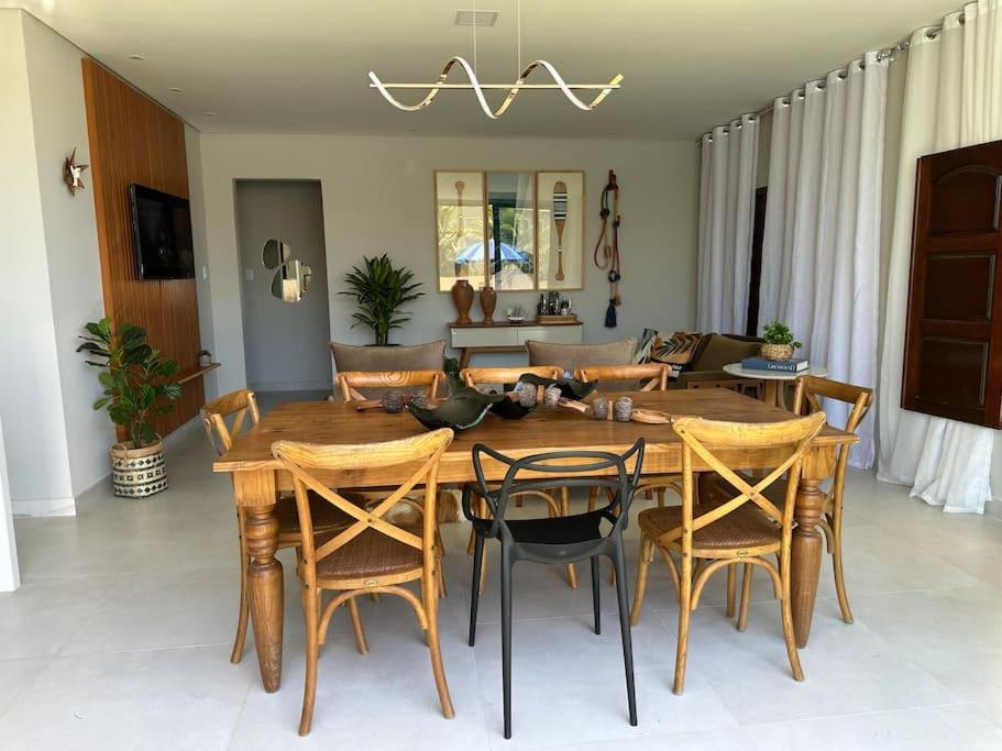 Linda casa em Guarajuba a passos do mar