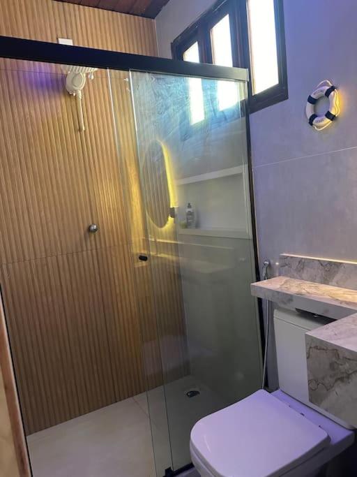 Linda casa em Guarajuba a passos do mar