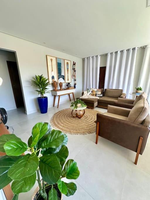 Linda casa em Guarajuba a passos do mar