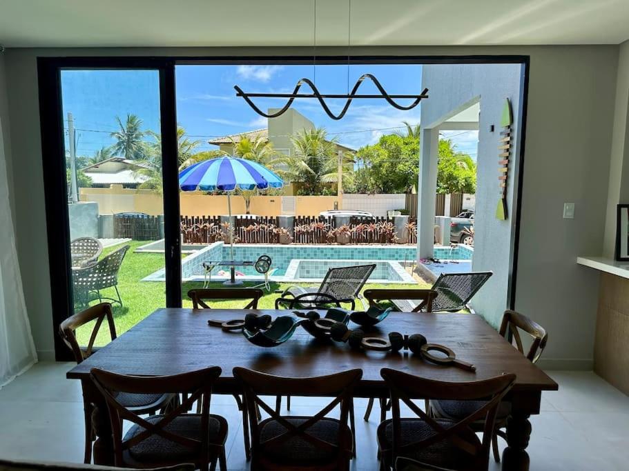 Linda casa em Guarajuba a passos do mar