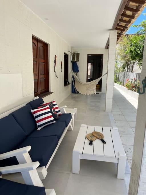 Linda casa em Guarajuba a passos do mar