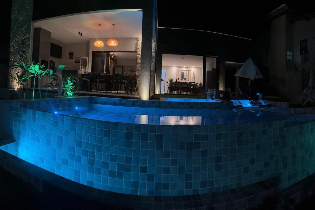 Linda casa em Guarajuba a passos do mar