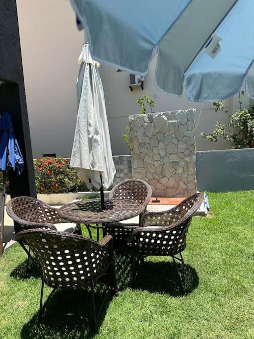 Linda casa em Guarajuba a passos do mar