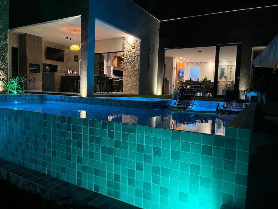 Linda casa em Guarajuba a passos do mar