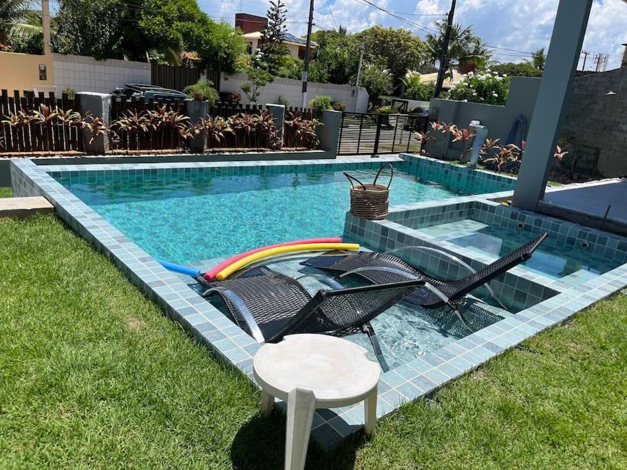 Linda casa em Guarajuba a passos do mar