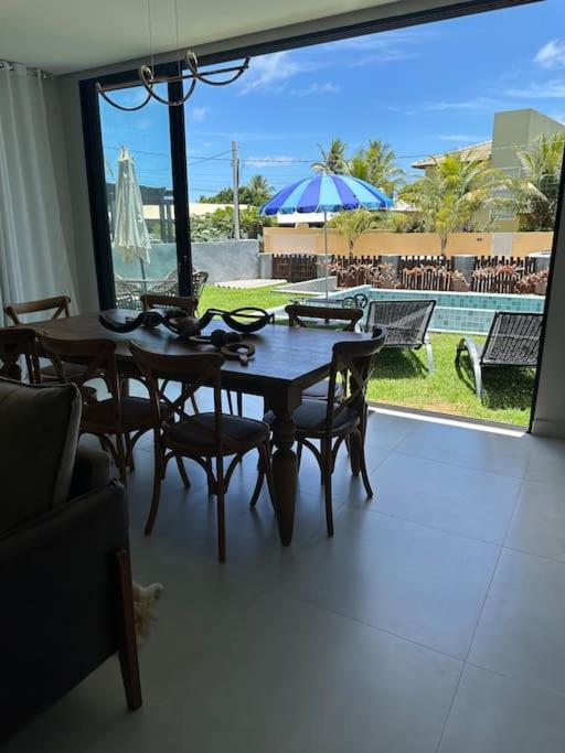 Linda casa em Guarajuba a passos do mar