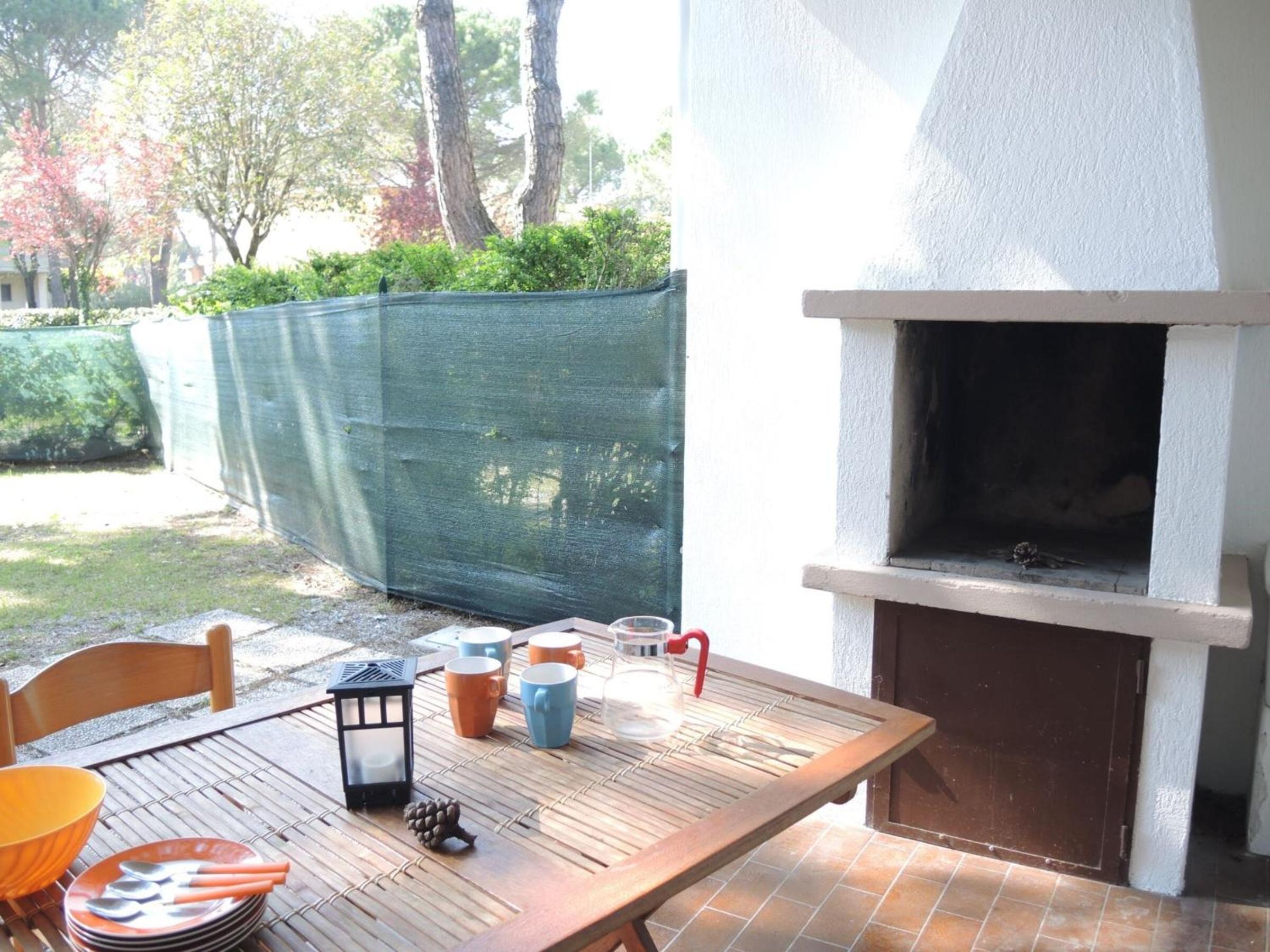 Cozy flat with 3 shared pools and private garden view 2