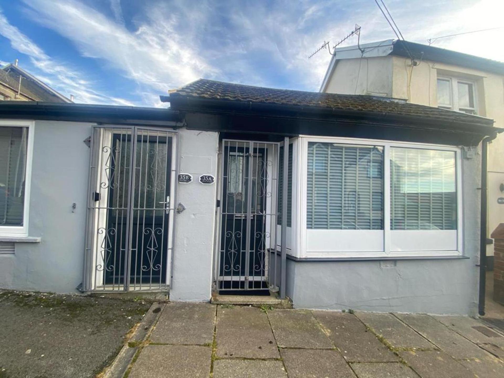 3 Bed Apartment - Sleeps 6 - Free Parking Wifi view 3